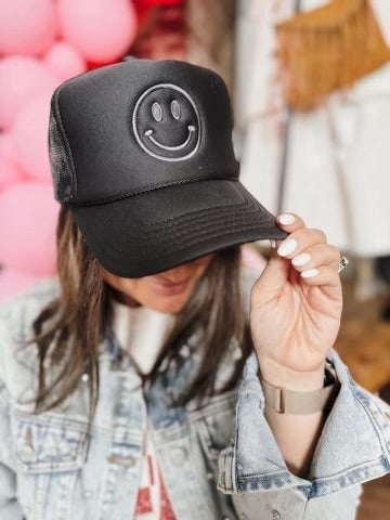 Trucker Hat: Black Smiley